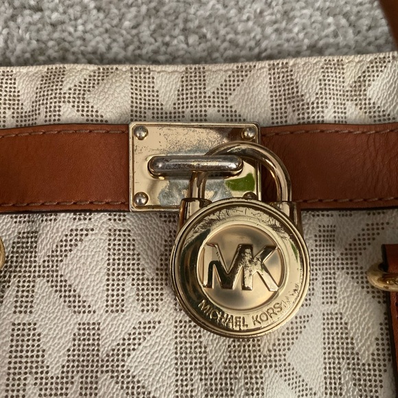 Michael Kors | Vanilla Hamilton Purse - Picture 4 of 8